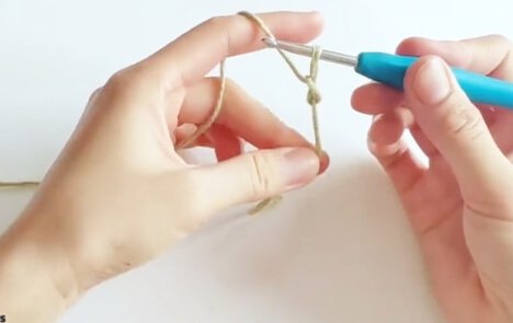 Chain-stitch-step-by-step-picture9