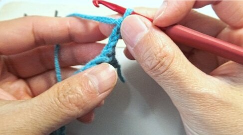 Ho-to-double-crochet-second- row1-2