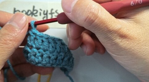 Ho-to-double-crochet-second- row7-2