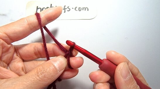 Double-Crochet-In-Magic-Ring-slip-knot