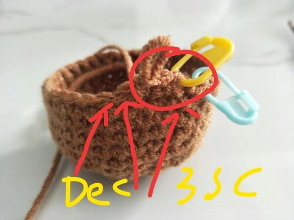 the first group crochet order :3sc, dec for R12