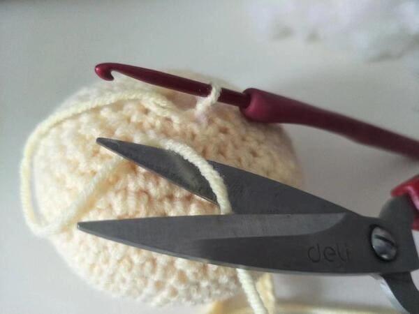 cut yarn end