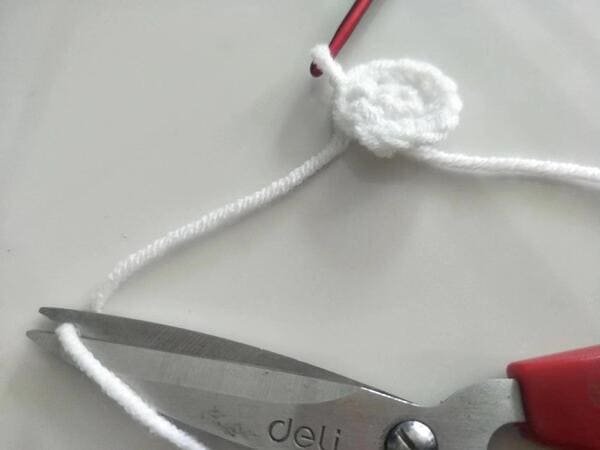 cut yarn end for R2