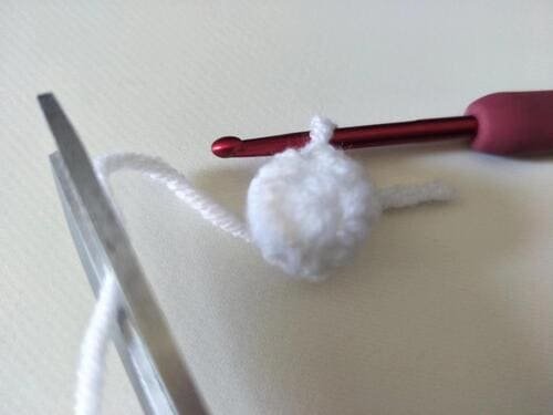 cut yarn end for R3