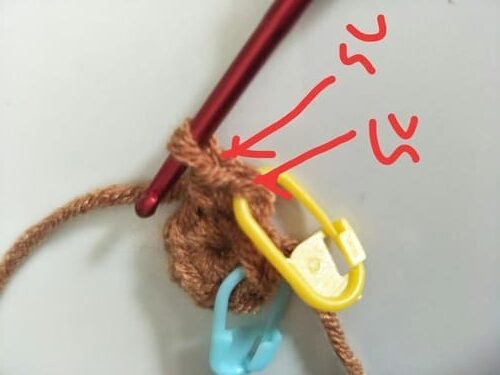 R2-first single crochet increase is completed.