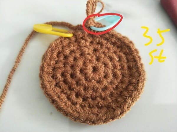 R5: total stitches is 35.