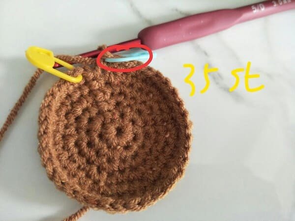 We must count the number of stitches to complete the sixth round, which is 35.