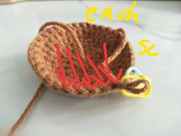 We use the yellow marker for the first stitch for R7
