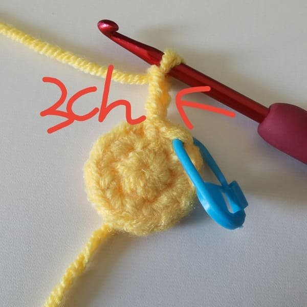 3 chain stitches for round 3 for pineapple crochet pattern