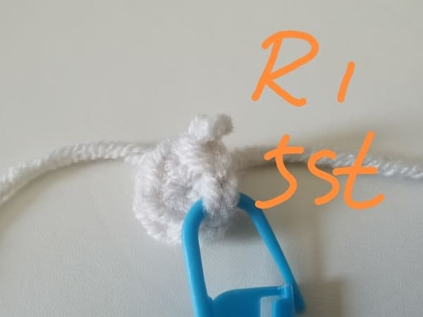 5 stitches for round 1 for body of hello kitty crochet pattern