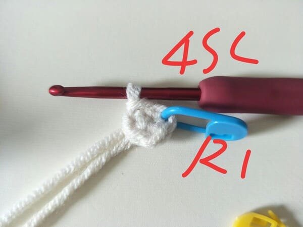 R1 is completed for 4 st for drumstick crochet