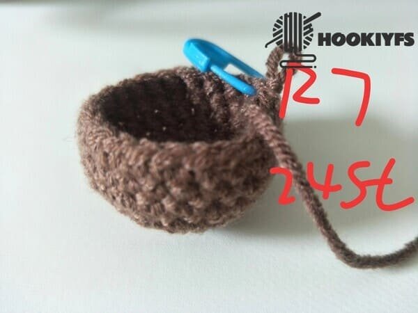 R7 is completed for 24 st for drumstick crochet