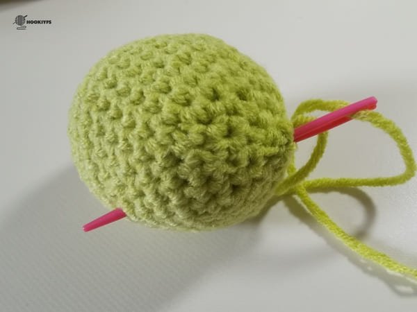 conceal the yarn end for lemon crochet pattern
