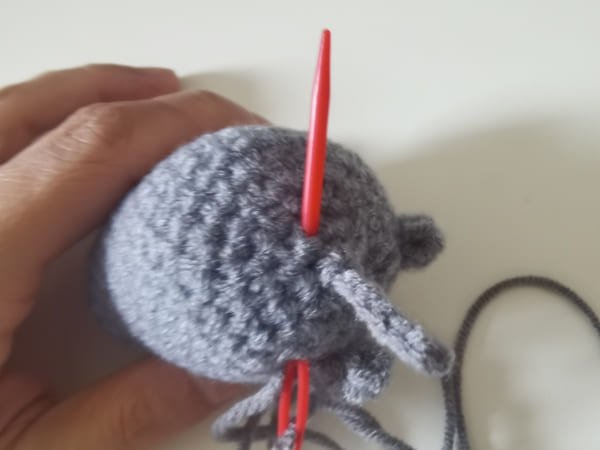 conceal yarn end for elephant crochet