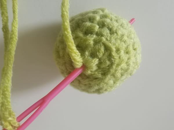 conceal yarn end for octopus crochet