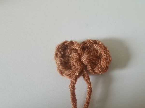 crochet bow is completed for hello kitty crochet pattern