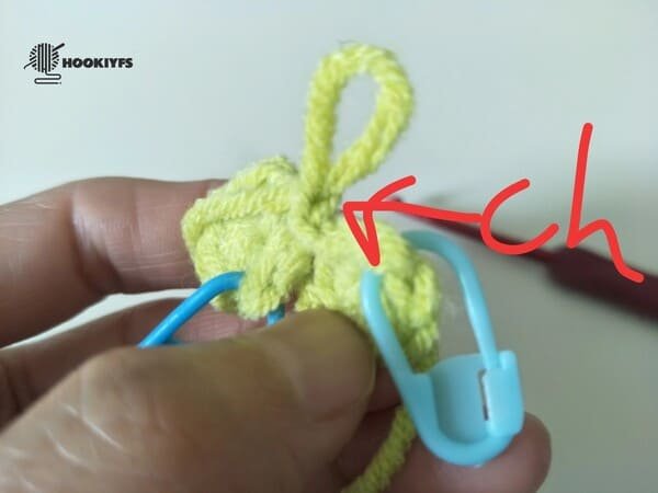 crochet chain stitch for every round for crochet frog pattern