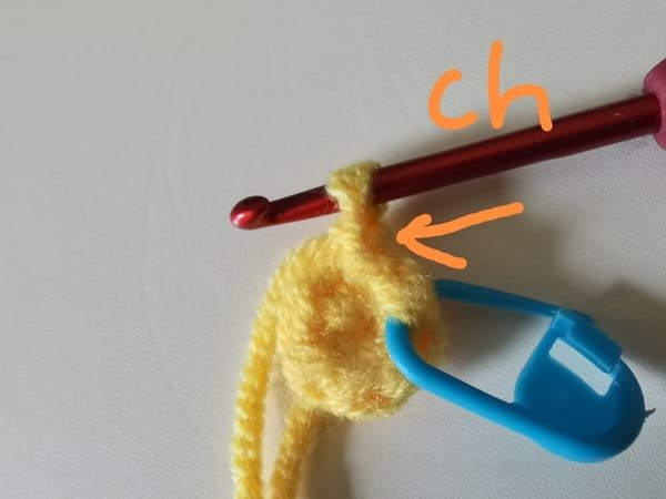 crochet chain stitch for every round for mango crochet