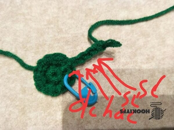 crochet order for round 3 of the first small leaf of strawberry crochet