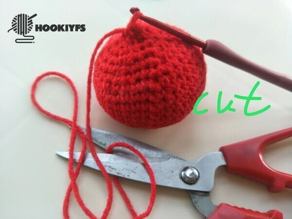 cut yarn end