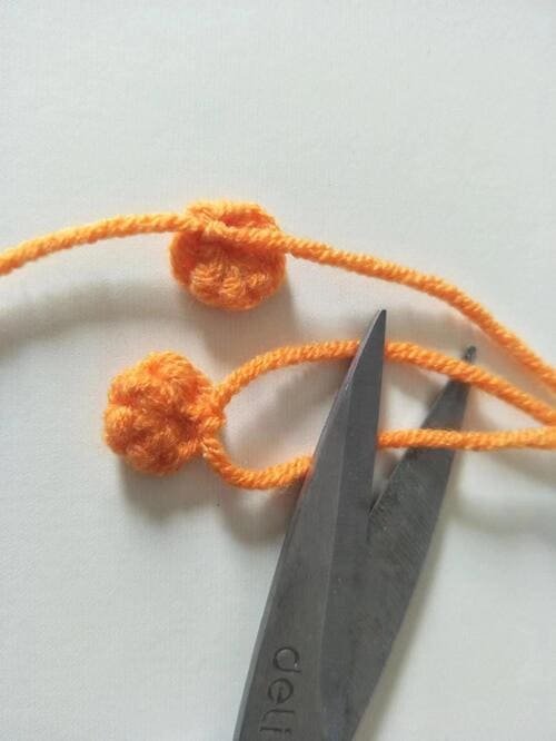 cut yarn end for foot