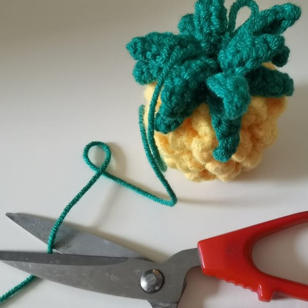 cut yarn end for round 10