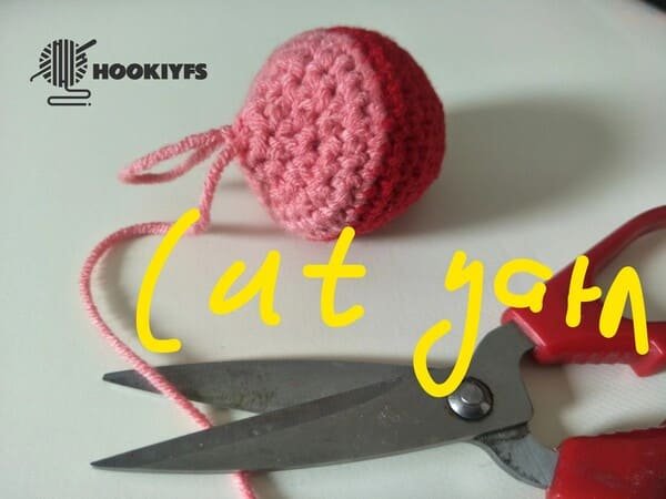 cut yarn end of strawberry crochet