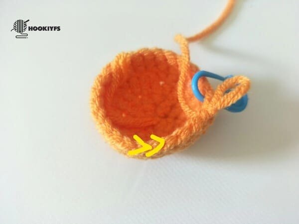 each v shape is stitch for persimmon crochet