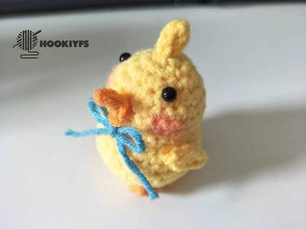 glue the wings on the body for duck crochet