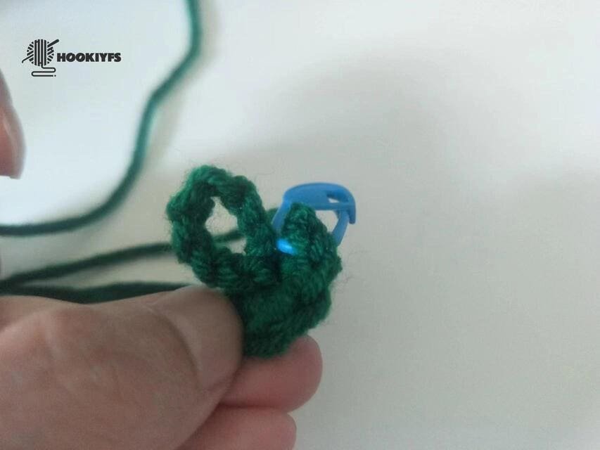 hand carrying on the center of magic ring