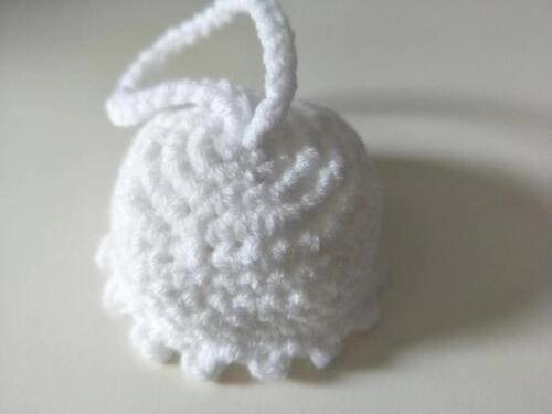hand carrying on the hat is completed