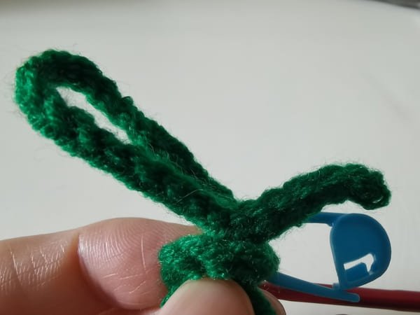 hand carrying with stem on the center of magic ring