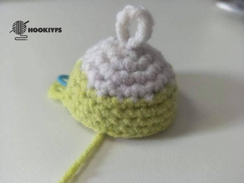 key chain is sewing on the body of positive view for fish crochet