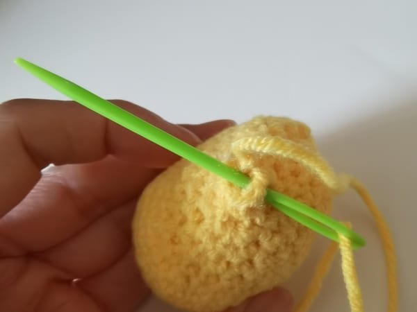 opening is slowing with yarn needle for mango crochet