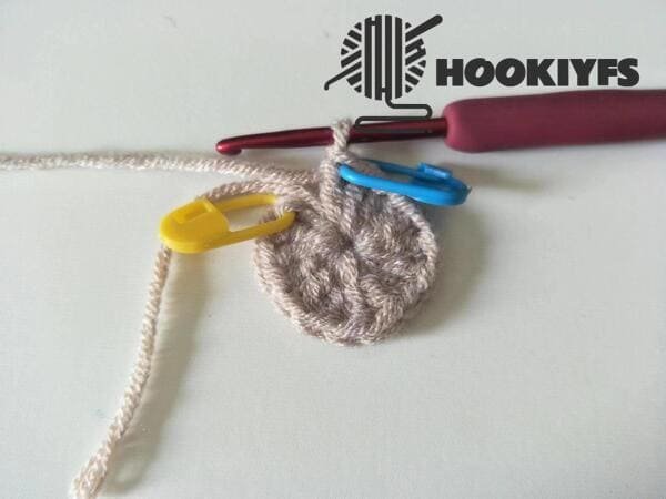pull out the magic ring for turtle crochet