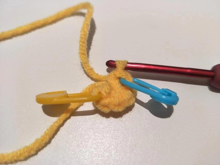 pull out yarn end for magic ring