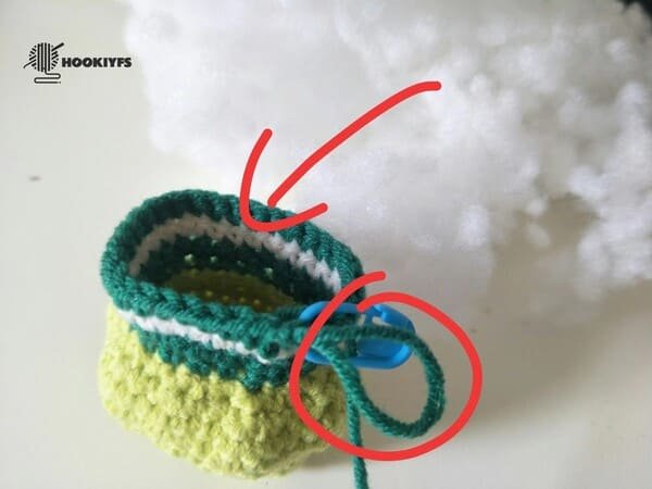 put fiberfill in to the hold of body for crochet frog pattern