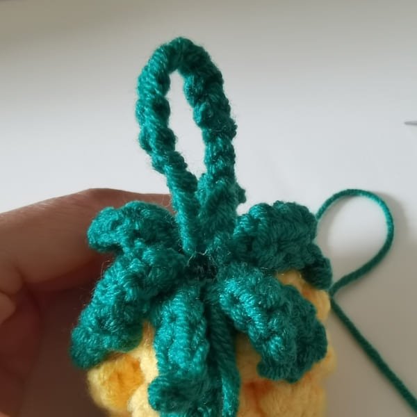 put the hand carrying on the center of body for pineapple crochet pattern