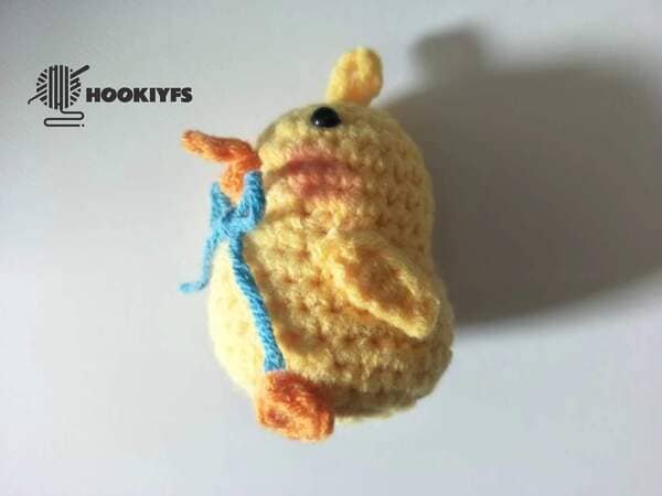 safety eyes and apply blush for duck crochet
