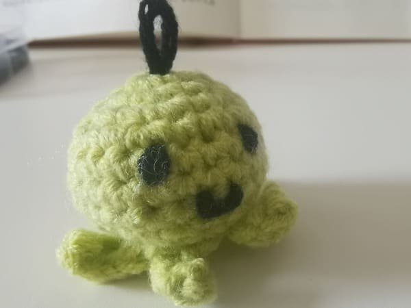 sew the hand carrying on the body for octopus crochet