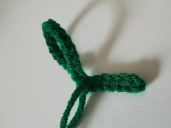 sewing the hand carrying with yarn needle