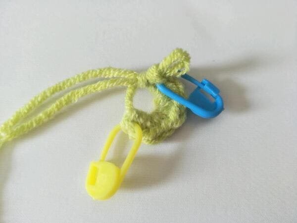 the first and last marker for crochet frog pattern