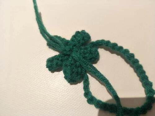 tie knot for leaf