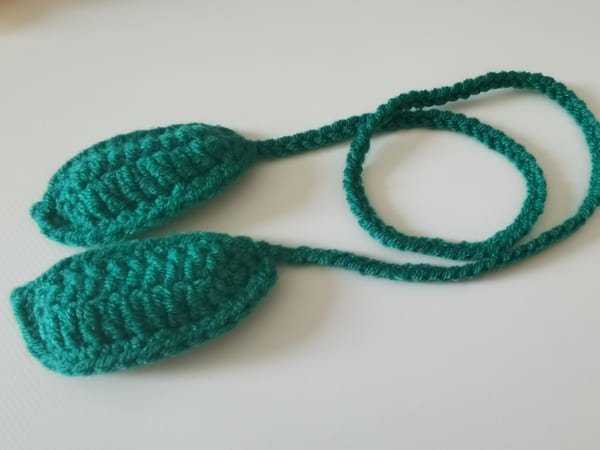 two leaves with hand carrying are completed.
