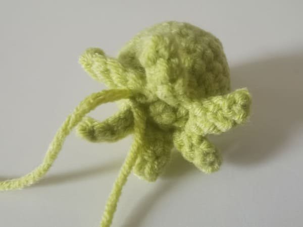 use hook to bring out the yarn end