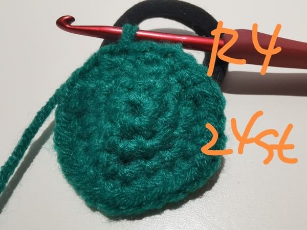 24 stitches for round 4 for dark green