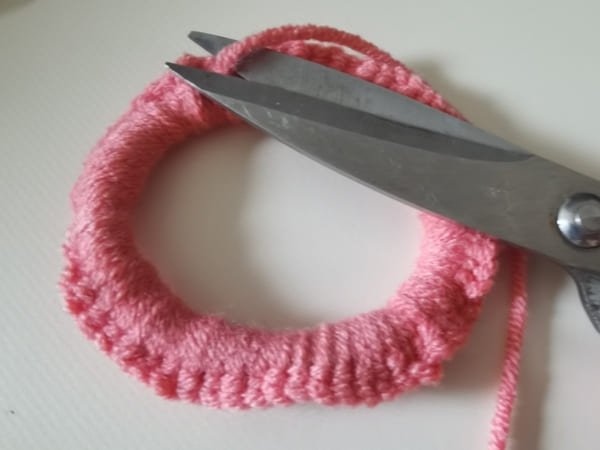 Cut off excess yarn