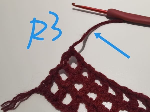 bring out yarn end for round 3 for bow crochet