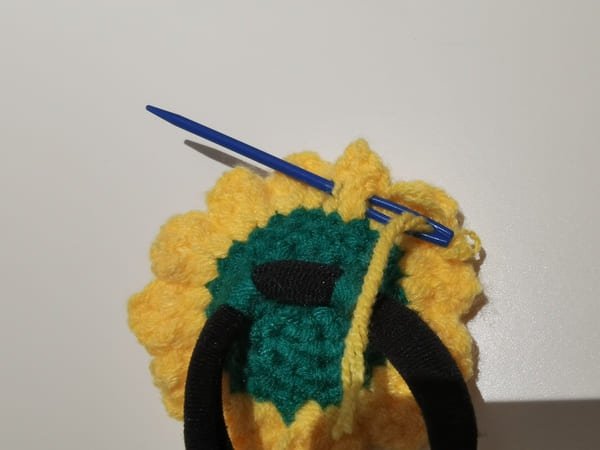 conceal yarn end again