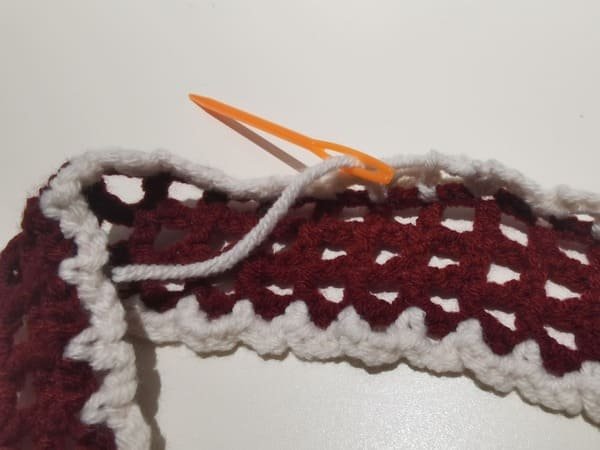 conceal yarn end for round 4 for bow crochet